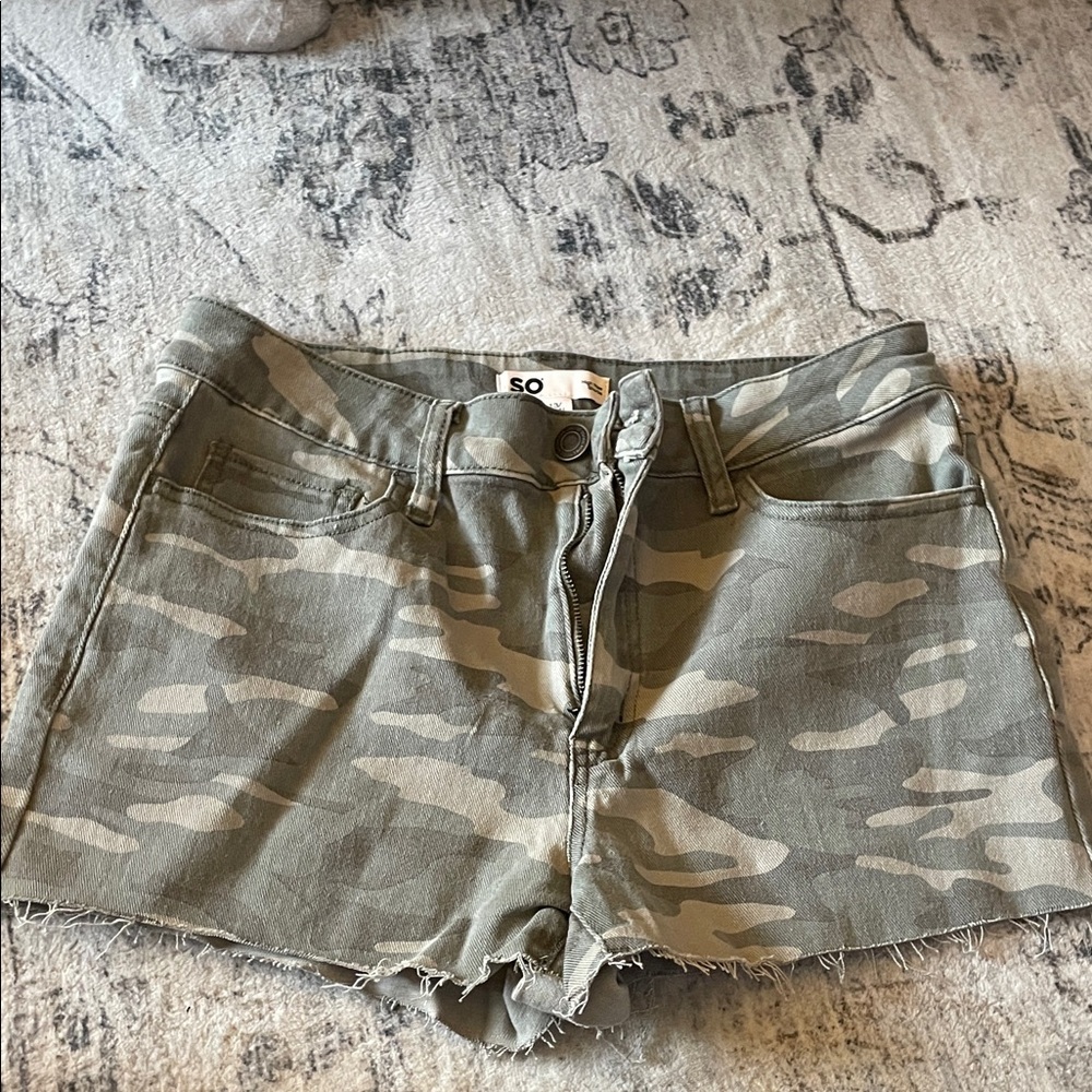 SO Olive Camo Frayed Hem Women’s Jean Shorts